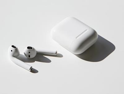 忘记带走 AirPods？开启这项功能让 iPhone 提醒你（airpods出门忘带盒子怎么办）